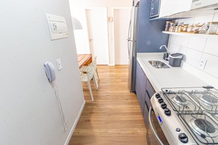 Apartamento à venda com 34m², 2 quartos e 1 vaga Apartamento à venda com 34m², 2 quartos e 1 vagaCozinha e Área de Serviço