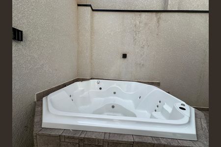 Casa de condomínio à venda com 178m², 3 quartos e 2 vagasHidro Massagem