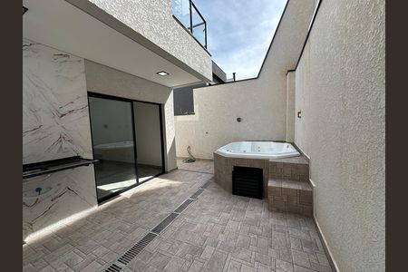Casa de condomínio à venda com 178m², 3 quartos e 2 vagasQuintal