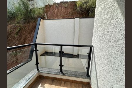 Casa de condomínio à venda com 178m², 3 quartos e 2 vagasVaranda
