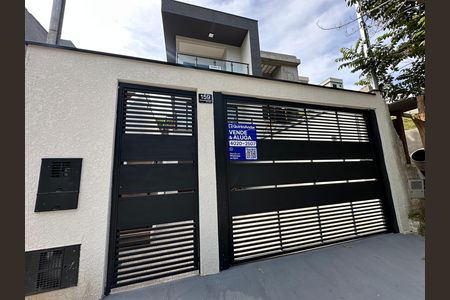 Casa de condomínio à venda com 178m², 3 quartos e 2 vagasFachada