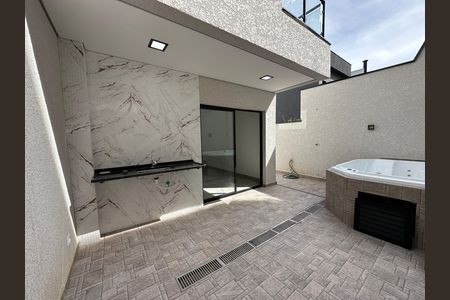 Casa de condomínio à venda com 178m², 3 quartos e 2 vagasQuintal