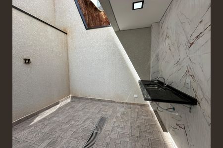 Casa de condomínio à venda com 178m², 3 quartos e 2 vagasQuintal