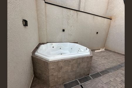 Casa de condomínio à venda com 178m², 3 quartos e 2 vagasHidro Massagem