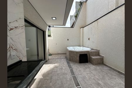 Casa de condomínio à venda com 178m², 3 quartos e 2 vagasQuintal