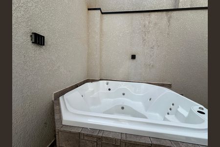 Casa de condomínio à venda com 178m², 3 quartos e 2 vagasHidro Massagem