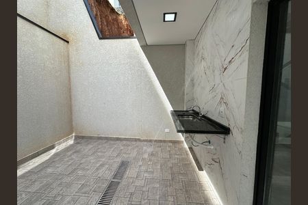 Casa de condomínio à venda com 178m², 3 quartos e 2 vagasQuintal
