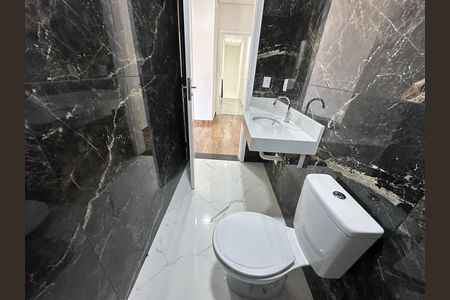 Casa de condomínio à venda com 178m², 3 quartos e 2 vagasBanheiro da Suíte 1