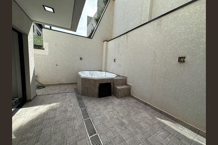 Casa de condomínio à venda com 178m², 3 quartos e 2 vagasQuintal