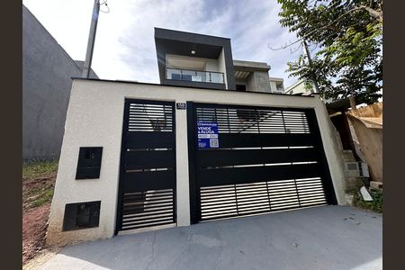 Casa de condomínio à venda com 178m², 3 quartos e 2 vagasFachada