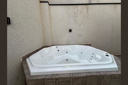 Casa de condomínio à venda com 178m², 3 quartos e 2 vagasHidro Massagem