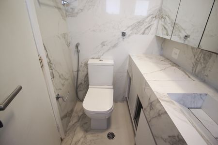 Apartamento à venda com 112m², 3 quartos e 2 vagas Apartamento à venda com 112m², 3 quartos e 2 vagasBanheiro da Suíte
