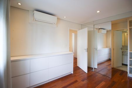 Apartamento à venda com 112m², 3 quartos e 2 vagas Apartamento à venda com 112m², 3 quartos e 2 vagasSuíte