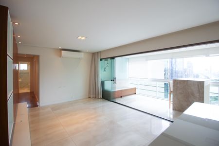 Sala de apartamento à venda com 3 quartos, 112m² em Vila Olímpia, São Paulo