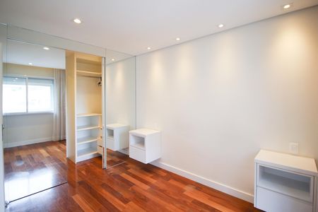 Apartamento à venda com 112m², 3 quartos e 2 vagas Apartamento à venda com 112m², 3 quartos e 2 vagasSuíte
