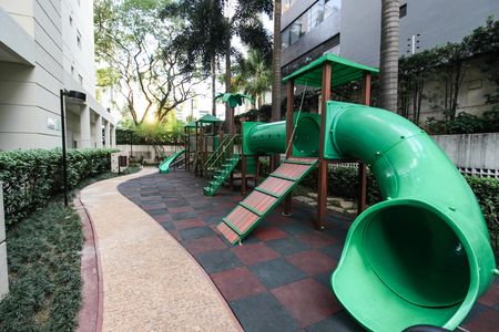 Apartamento à venda com 112m², 3 quartos e 2 vagas Apartamento à venda com 112m², 3 quartos e 2 vagasÁrea comum - Playground