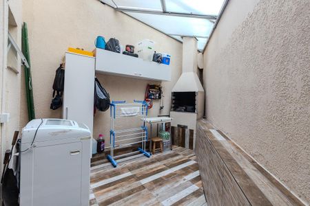 Casa de condomínio à venda com 128m², 2 quartos e 1 vagaÁrea de Serviço