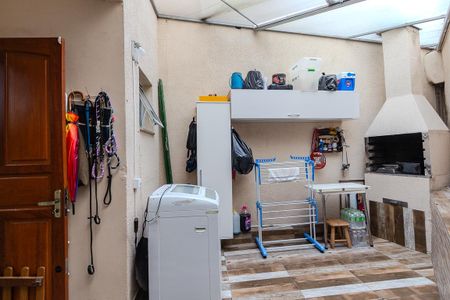 Casa de condomínio à venda com 128m², 2 quartos e 1 vagaÁrea de Serviço