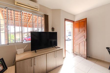 Sala de casa de condomínio à venda com 2 quartos, 128m² em Ipanema, Porto Alegre