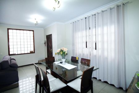 Casa à venda com 204m², 2 quartos e 1 vagaSala de Jantar