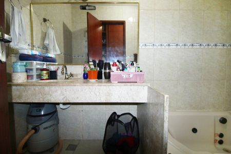 Casa à venda com 204m², 2 quartos e 1 vagaBanheiro da Suíte