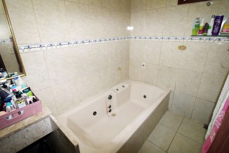 Casa à venda com 204m², 2 quartos e 1 vagaBanheiro da Suíte