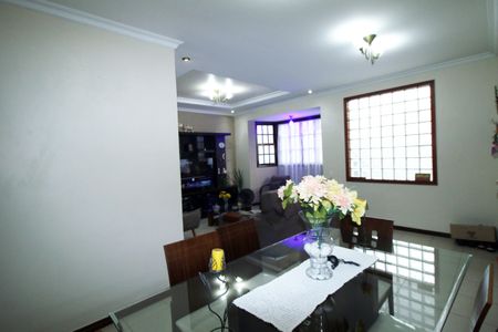 Casa à venda com 204m², 2 quartos e 1 vagaSala de Jantar