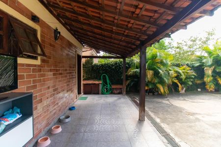 Casa à venda com 360m², 3 quartos e 2 vagas Casa à venda com 360m², 3 quartos e 2 vagasVaranda