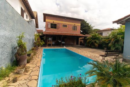 Casa à venda com 360m², 3 quartos e 2 vagas Casa à venda com 360m², 3 quartos e 2 vagasÁrea externa