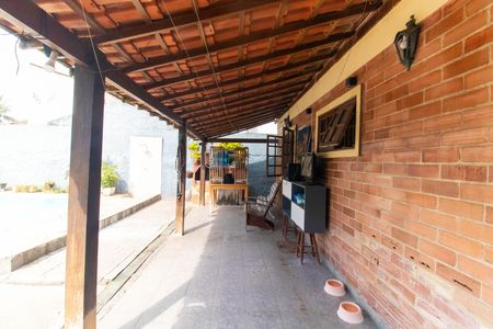 Casa à venda com 360m², 3 quartos e 2 vagas Casa à venda com 360m², 3 quartos e 2 vagasVaranda