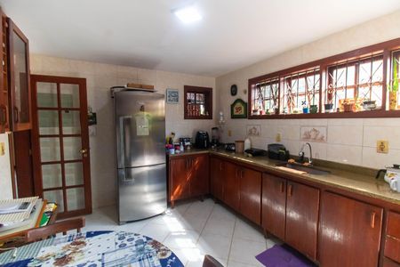Casa à venda com 360m², 3 quartos e 2 vagas Casa à venda com 360m², 3 quartos e 2 vagasCozinha