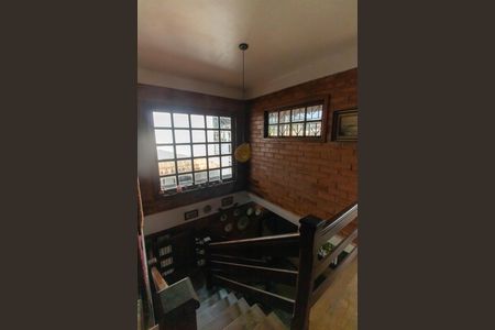 Casa à venda com 360m², 3 quartos e 2 vagas Casa à venda com 360m², 3 quartos e 2 vagasHall
