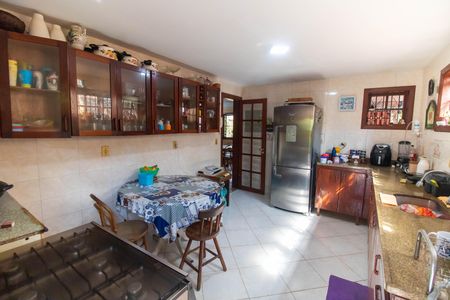 Casa à venda com 360m², 3 quartos e 2 vagas Casa à venda com 360m², 3 quartos e 2 vagasCozinha
