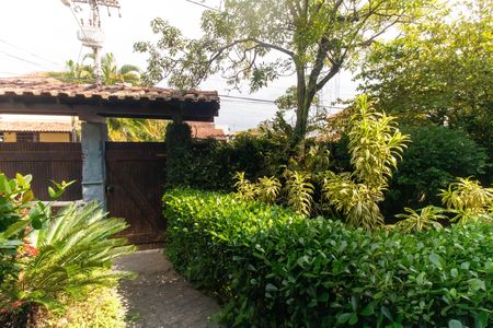 Casa à venda com 360m², 3 quartos e 2 vagas Casa à venda com 360m², 3 quartos e 2 vagasVista da Sala