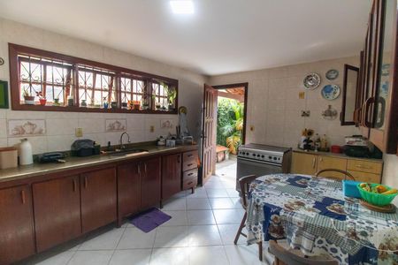 Casa à venda com 360m², 3 quartos e 2 vagas Casa à venda com 360m², 3 quartos e 2 vagasCozinha