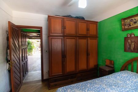 Casa à venda com 360m², 3 quartos e 2 vagas Casa à venda com 360m², 3 quartos e 2 vagasQuarto