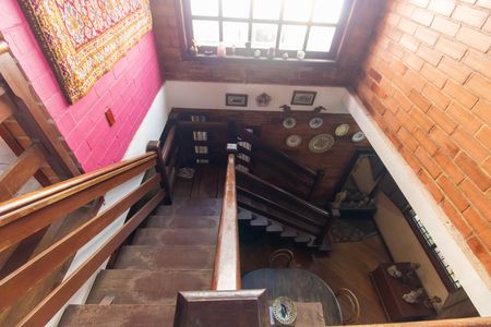 Casa à venda com 360m², 3 quartos e 2 vagas Casa à venda com 360m², 3 quartos e 2 vagasEscada