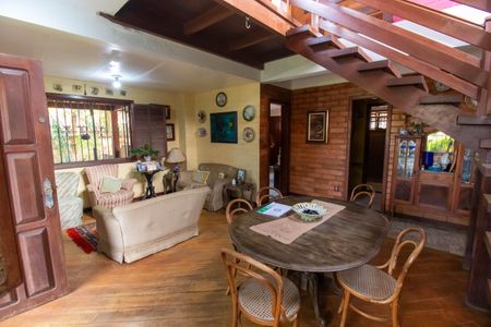 Casa à venda com 360m², 3 quartos e 2 vagas Casa à venda com 360m², 3 quartos e 2 vagasSala