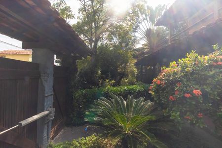 Casa à venda com 360m², 3 quartos e 2 vagas Casa à venda com 360m², 3 quartos e 2 vagasÁrea externa