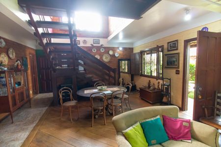 Casa à venda com 360m², 3 quartos e 2 vagas Casa à venda com 360m², 3 quartos e 2 vagasSala