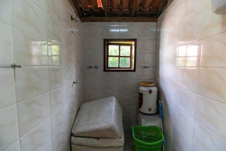 Casa à venda com 360m², 3 quartos e 2 vagas Casa à venda com 360m², 3 quartos e 2 vagasBanheiro de serviço