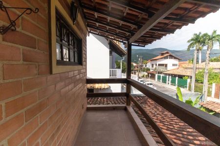 Casa à venda com 360m², 3 quartos e 2 vagas Casa à venda com 360m², 3 quartos e 2 vagasVaranda