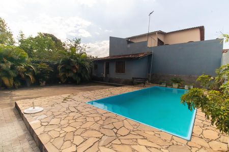 Casa à venda com 360m², 3 quartos e 2 vagas Casa à venda com 360m², 3 quartos e 2 vagasÁrea externa