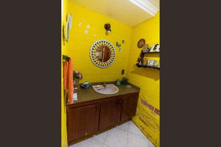 Casa à venda com 360m², 3 quartos e 2 vagas Casa à venda com 360m², 3 quartos e 2 vagasBanheiro Social