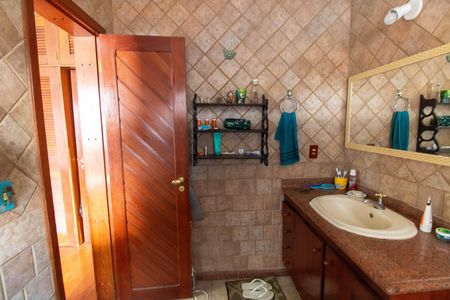 Casa à venda com 360m², 3 quartos e 2 vagas Casa à venda com 360m², 3 quartos e 2 vagasBanheiro da Suíte 2