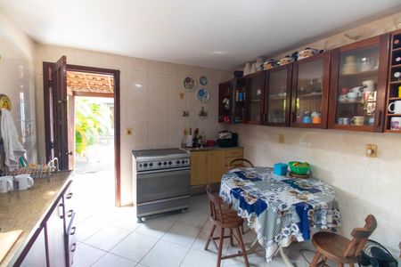 Casa à venda com 360m², 3 quartos e 2 vagas Casa à venda com 360m², 3 quartos e 2 vagasCozinha