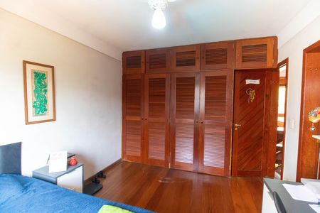 Casa à venda com 360m², 3 quartos e 2 vagas Casa à venda com 360m², 3 quartos e 2 vagasSuíte 2