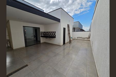 Casa de condomínio para alugar com 200m², 3 quartos e 2 vagasQuintal