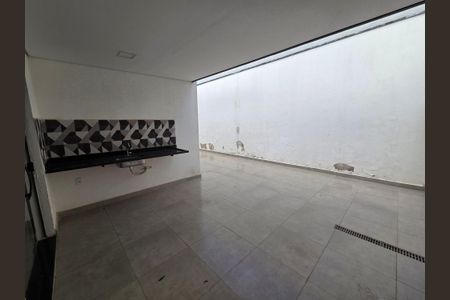 Casa de condomínio para alugar com 200m², 3 quartos e 2 vagasQuintal