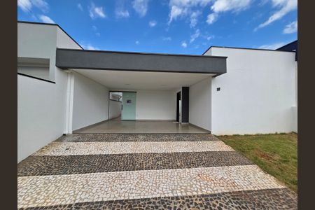 Casa de condomínio para alugar com 200m², 3 quartos e 2 vagasFachada